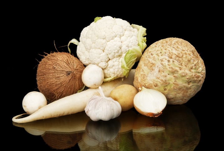 White and brown fruits and vegetables, including Bananas, cauliflower, ginger, turnips, onions, garlic, mushrooms that contain key nutrients like Allicin, allyl sulfides, vitamin C, potassium, and phosphorus.